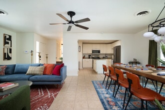 8323 Starcrest Dr in San Antonio, TX - Building Photo - Building Photo