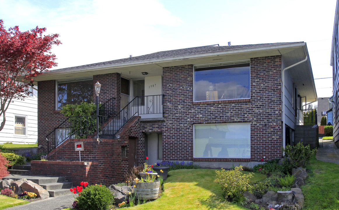 1907 Grand Ave in Everett, WA - Building Photo