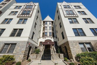26 Pondfield Rd in Bronxville, NY - Building Photo - Building Photo