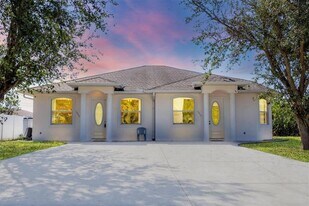 12113 Capilla Ln in Venice, FL - Building Photo