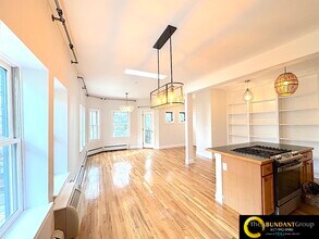275 River St, Unit 3 in Cambridge, MA - Building Photo - Building Photo