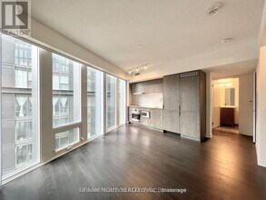 60 Shuter St in Toronto, ON - Building Photo - Building Photo