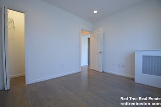 29 Peterborough St, Unit 11-8 in Boston, MA - Building Photo - Building Photo