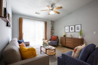 Centennial Crossing at Lenox Place in Goodlettsville, TN - Foto de edificio - Building Photo