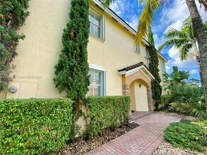 990 NW 99th Ct in Miami, FL - Building Photo - Building Photo