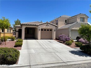 2050 Towering Pines St in Las Vegas, NV - Foto de edificio - Building Photo