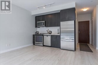 271-4271 Sea Ray Ave in Innisfil, ON - Building Photo - Building Photo