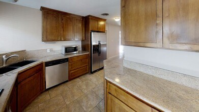 5767 Mary Ln Dr in San Diego, CA - Building Photo - Building Photo