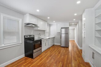 54 Nicholdale Rd in Shelton, CT - Building Photo - Building Photo