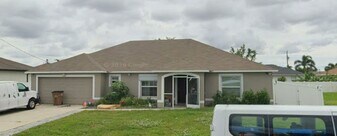 1902 SW 26th St in Cape Coral, FL - Building Photo