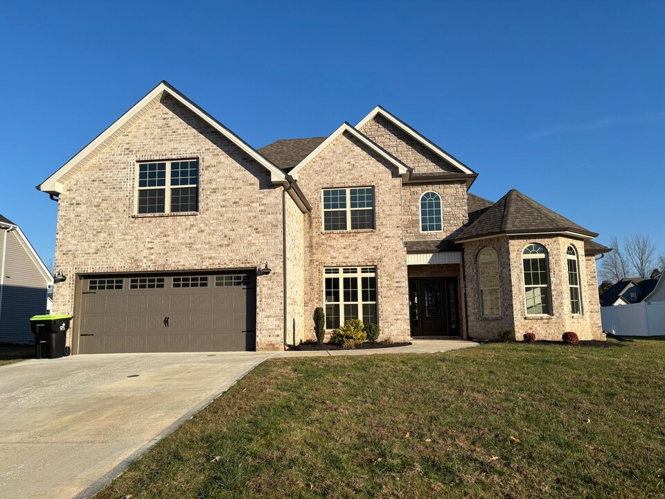 581 Bowden Dr in Clarksville, TN - Building Photo