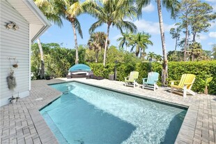 3005 Coco Ave in Naples, FL - Building Photo