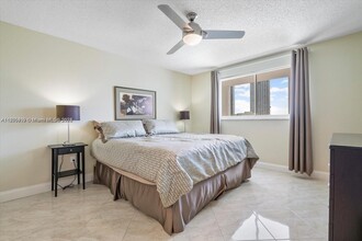 17800 N Bay Rd, Unit 704 in Sunny Isles Beach, FL - Building Photo - Building Photo