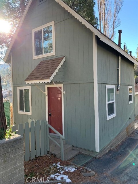 23689 Manzanita Dr in Crestline, CA - Building Photo - Building Photo