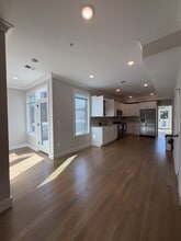 100 Warren St, Unit 66-3 in Boston, MA - Foto de edificio - Building Photo