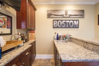 8 Gates St, Unit 1 in Boston, MA - Building Photo - Building Photo