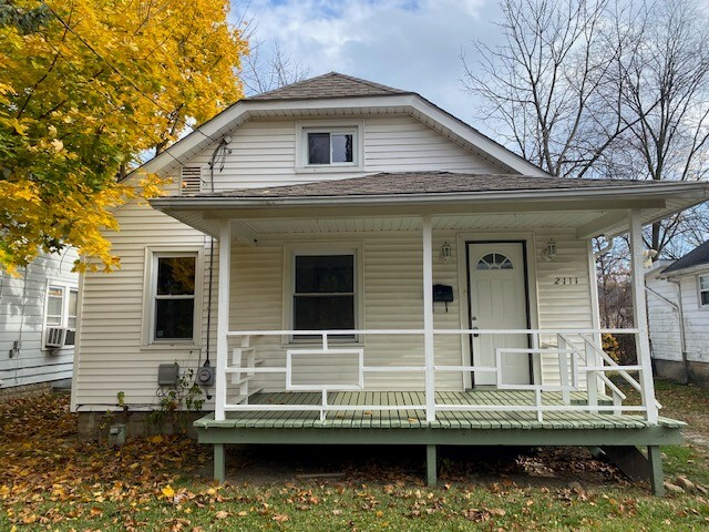 2111 4th Ct in Cuyahoga Falls, OH - Building Photo