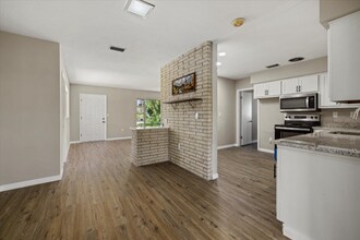 106 Aurora St E in Venice, FL - Building Photo - Building Photo
