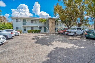 203 SE 15th Pl, Unit # 214 in Cape Coral, FL - Building Photo - Building Photo