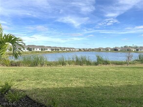 20333 Camino Torcido Lp in North Fort Myers, FL - Foto de edificio - Building Photo