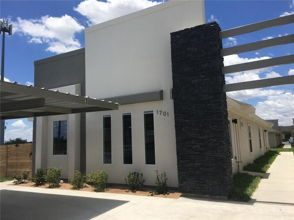 1701 W Garrison Dr, Unit 3 in Pharr, TX - Building Photo