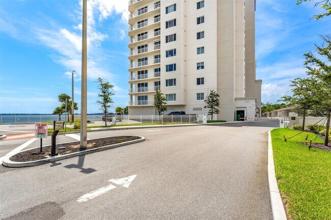 1435 S Harbor City Blvd in Melbourne, FL - Building Photo - Building Photo