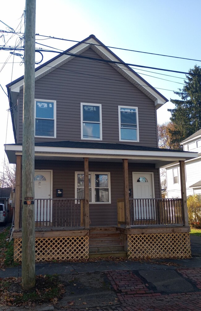 222 Price St, Unit Apartment #1 in Jamestown, NY - Foto de edificio - Building Photo