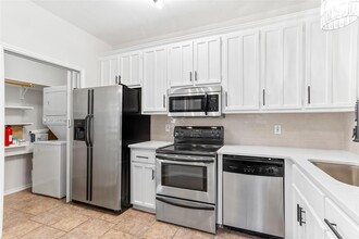 14277 Preston Rd, Unit 411 in Dallas, TX - Foto de edificio - Building Photo