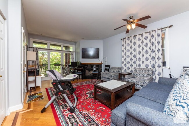property at 2043 W Erie St
