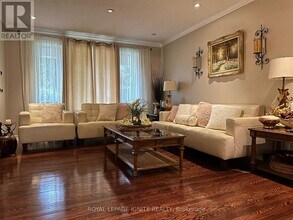 9 Waddington Crescent in Toronto, ON - Building Photo - Building Photo