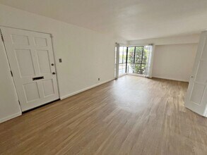 2564 W 5th St, Unit 2562 in Los Angeles, CA - Building Photo - Building Photo