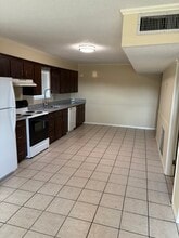 107 Guillot Rd, Unit B-1 in Youngsville, LA - Building Photo - Building Photo
