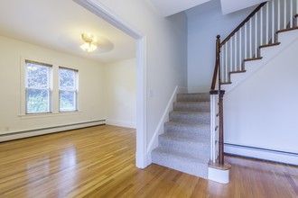 28 Oliver St in Watertown, MA - Building Photo - Interior Photo