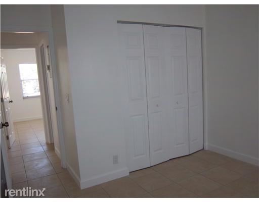 1006 10th St in West Palm Beach, FL - Foto de edificio - Building Photo