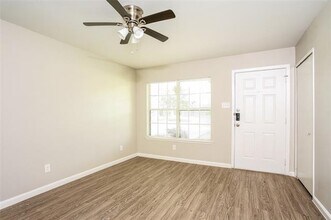 3114 Harvard St N in Irving, TX - Foto de edificio - Building Photo