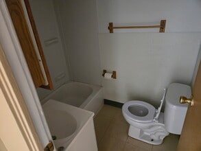 229 N Clinton St, Unit # 1 in Collinsville, IL - Building Photo - Building Photo