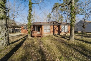 8006 Beacon Hills Rd in Indian Trail, NC - Building Photo
