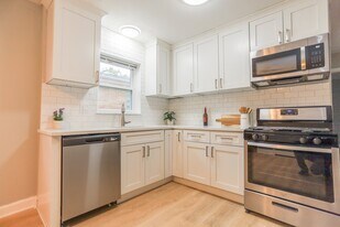 8614 W Berwyn Ave, Unit 3 in Chicago, IL - Building Photo