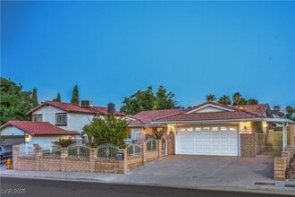 3445 E Toquima Cir in Las Vegas, NV - Building Photo - Building Photo
