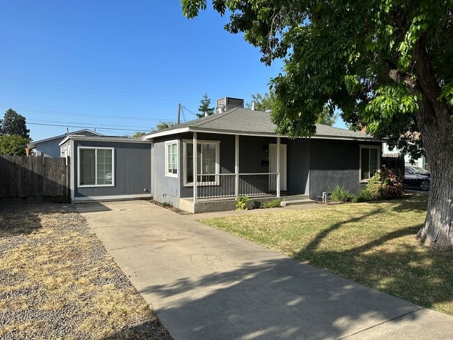 204 Emerson Ave in Modesto, CA - Building Photo - Building Photo