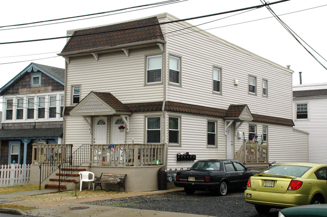 321 Grant Ave in Seaside Heights, NJ - Foto de edificio - Building Photo