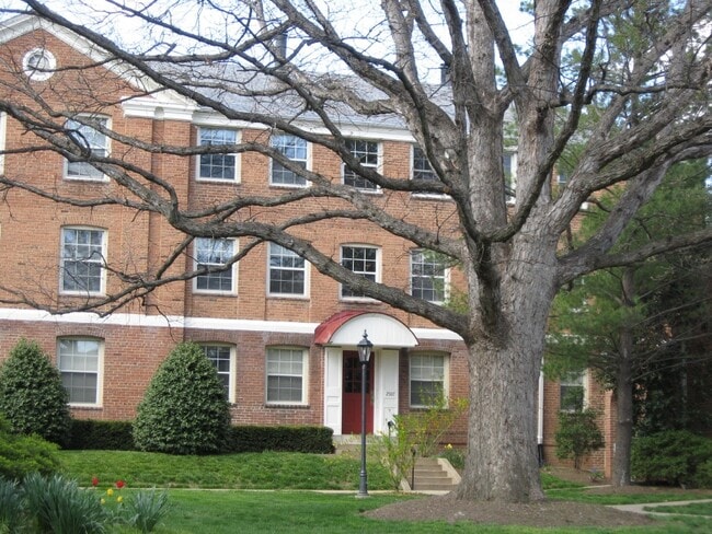 property at 2507 Arlington Blvd