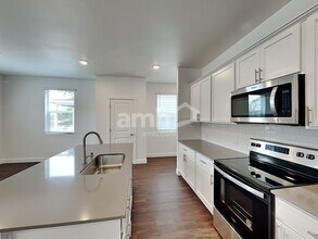 4910 87th Ave NE in Marysville, WA - Foto de edificio - Building Photo