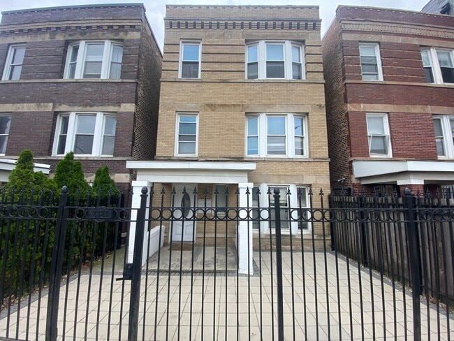 2323 W Fullerton Ave, Unit #2