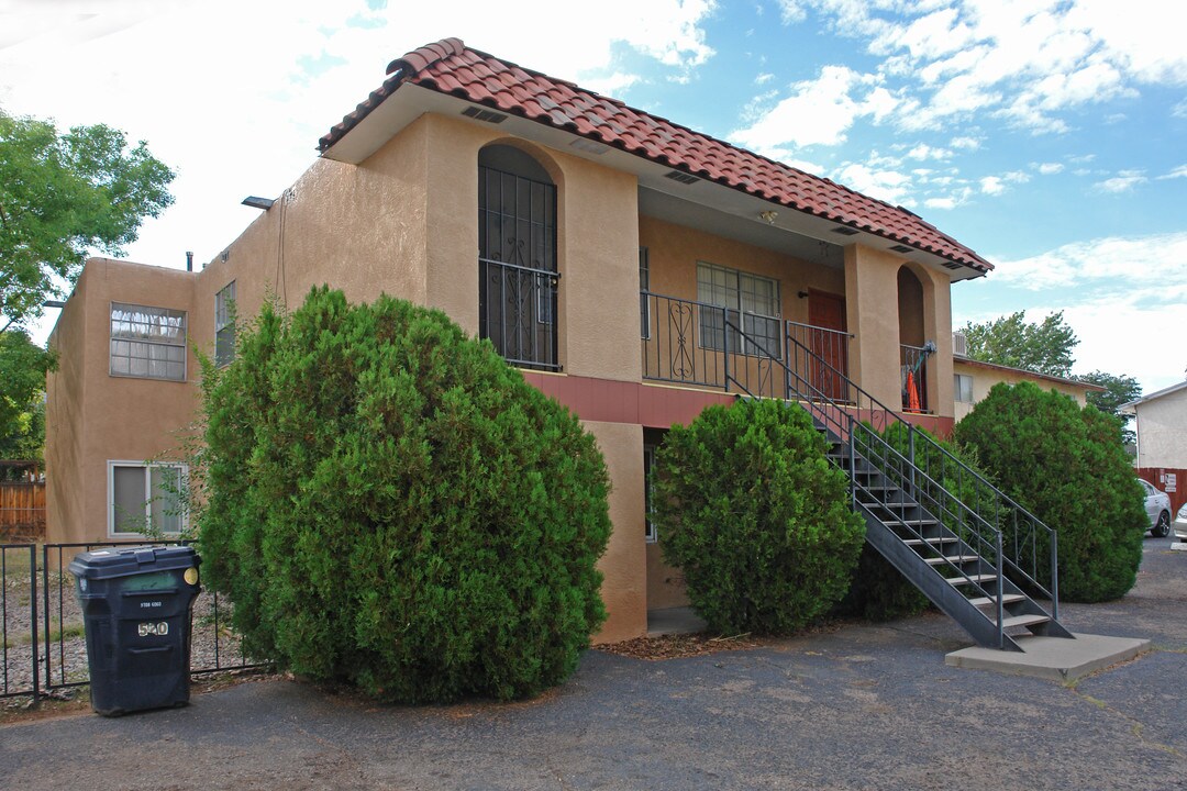 2520 NE Chelwood Park Blvd in Albuquerque, NM - Building Photo