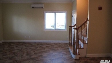 289 Post Ave-Unit -208 in Westbury, NY - Building Photo - Building Photo
