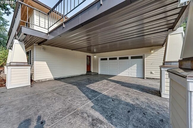 55881 SW Cherry Grove Dr in Gaston, OR - Foto de edificio - Building Photo