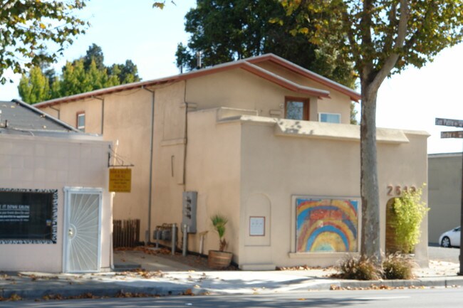 2649 San Pablo Ave in Berkeley, CA - Building Photo - Building Photo