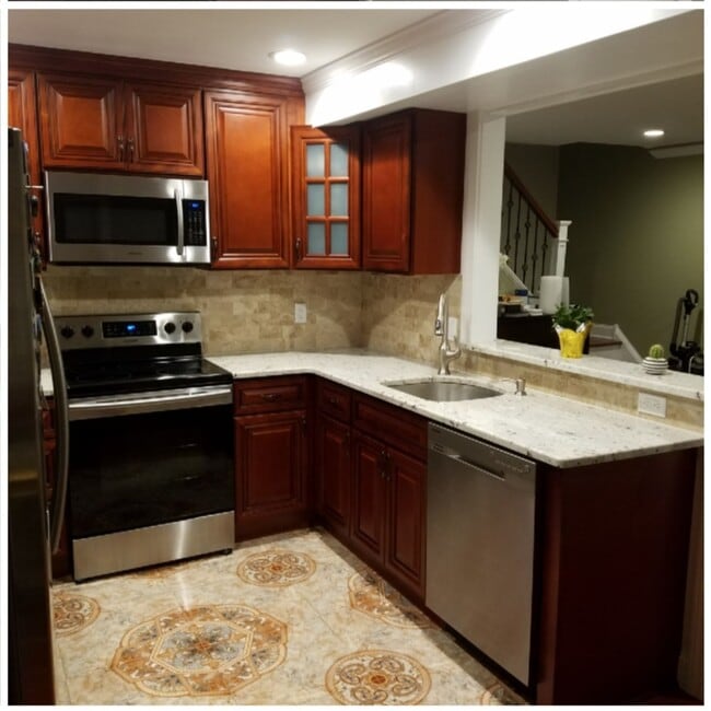 5200 Hilltop Dr in Brookhaven, PA - Building Photo - Building Photo