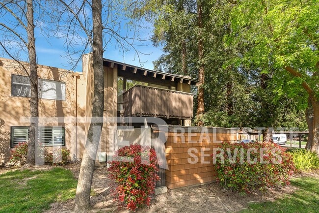 property at 730 Woodside Ln E